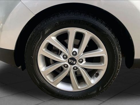 Used 2017 Kia Soul + FWD image 11