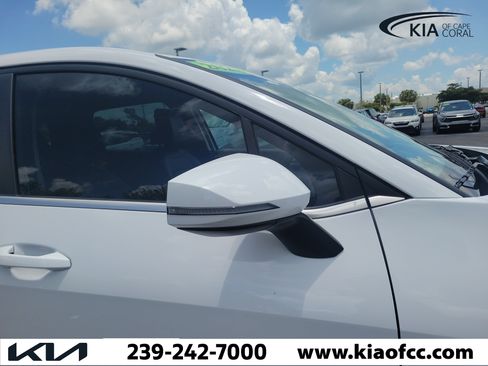 Certified 2025 Kia Sportage EX FWD image 8