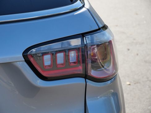 Used 2024 Jeep Compass Latitude image 17