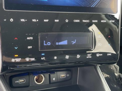 Used 2024 Hyundai Tucson Limited image 11