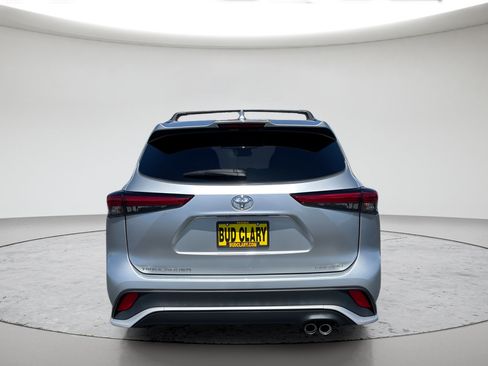 Used 2023 Toyota Highlander XSE AWD/4WD image 4