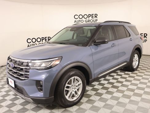 Used 2025 Ford Explorer Active w/ Active Comfort Package RWD image 11