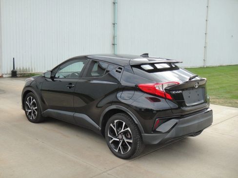 Used 2018 Toyota C-HR XLE image 8