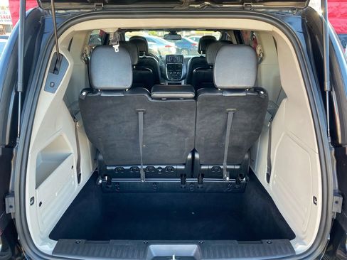 Used 2020 Dodge Grand Caravan SXT image 12