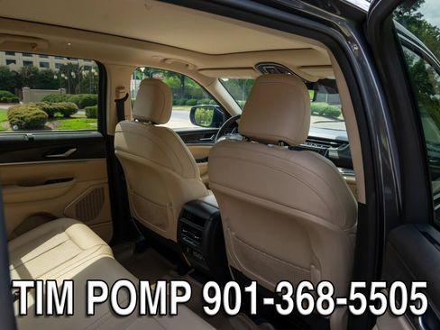 Used 2022 Jeep Grand Cherokee Limited w/ Luxury Tech Group II AWD/4WD image 22
