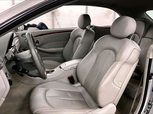 Used 2005 Mercedes-Benz CLK 320 Cabriolet image 25