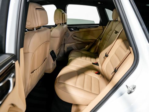 Used 2023 Porsche Macan S image 32