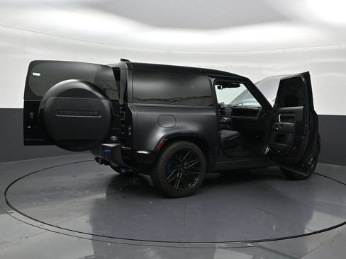 Used 2023 Land Rover Defender 90 V8 AWD/4WD image 30