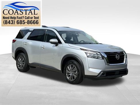 Certified 2025 Nissan Pathfinder SV FWD image 3