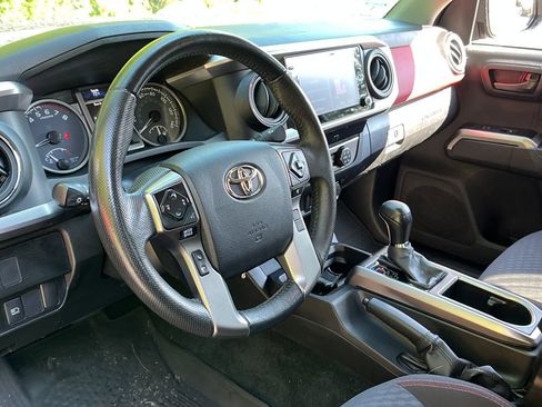 Certified 2022 Toyota Tacoma SR5 w/ SR5 Appearance Package (SM) AWD/4WD image 34