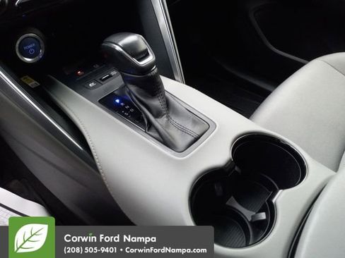 Used 2022 Toyota Venza LE image 18