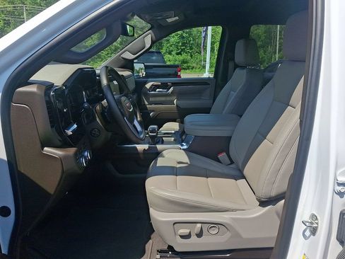 Used 2024 GMC Sierra 1500 SLT w/ SLT Convenience Package AWD/4WD image 14