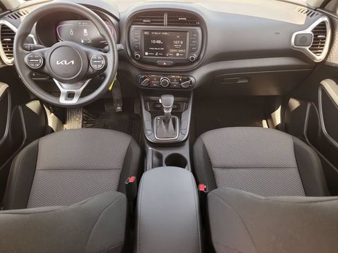 Used 2025 Kia Soul LX w/ LX Technology Package FWD image 14