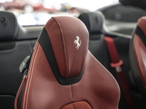 Used 2026 Ferrari Roma Spider RWD image 32