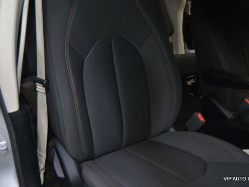 Used 2017 Chrysler Pacifica Touring image 14