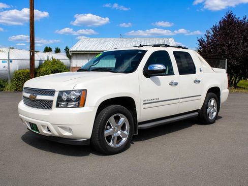 Used 2013 Chevrolet Avalanche LTZ AWD/4WD image 3
