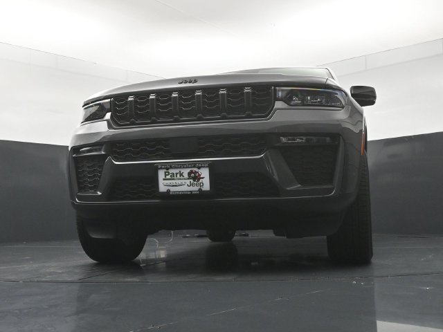 New 2026 Jeep Grand Cherokee Limited w/ Limited Altitude Package AWD/4WD image 19