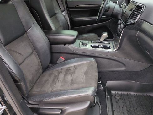 Used 2020 Jeep Grand Cherokee Altitude image 28
