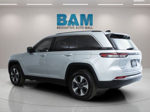 Used 2023 Jeep Grand Cherokee 4WD 4xe w/ Luxury Tech Group II image 5