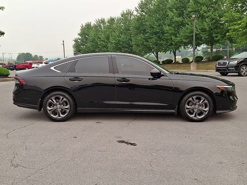 Used 2023 Honda Accord EX image 10