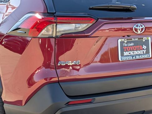 Used 2025 Toyota RAV4 LE image 8