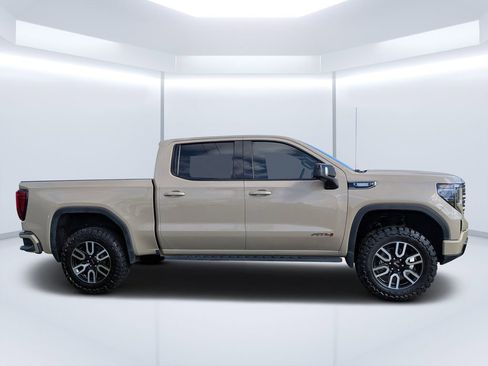 Used 2022 GMC Sierra 1500 AT4 image 2
