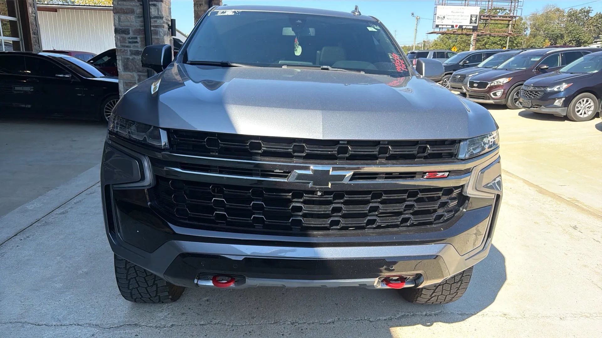 Used 2021 Chevrolet Tahoe Z71 w/ Luxury Package AWD/4WD image 2