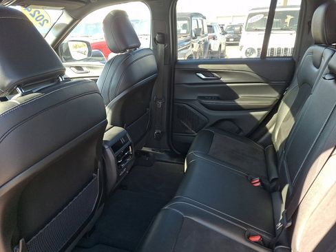 Certified 2024 Jeep Grand Cherokee Altitude image 20