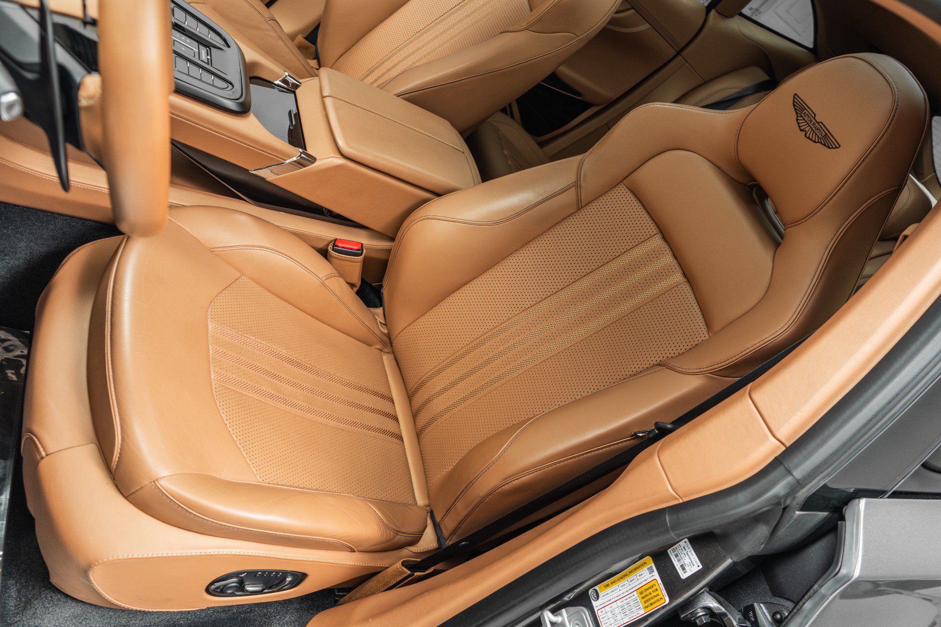 Used 2025 Aston Martin DBX 707 AWD/4WD image 24