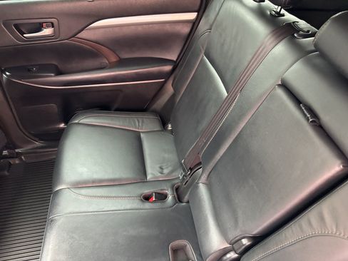Used 2018 Toyota Highlander XLE AWD/4WD image 20