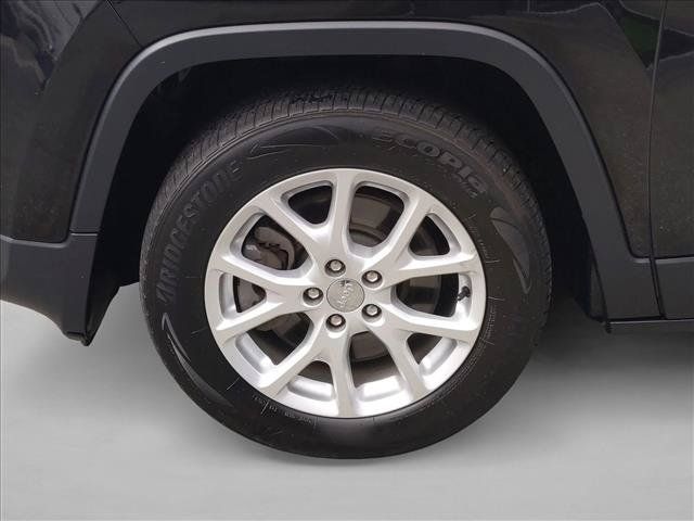 Used 2016 Jeep Cherokee Sport FWD image 22