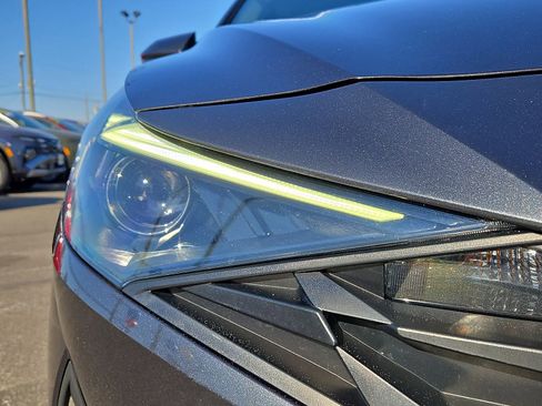 Certified 2022 Hyundai Elantra SEL image 33