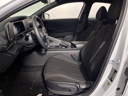 Certified 2025 Hyundai Elantra Sport image 12