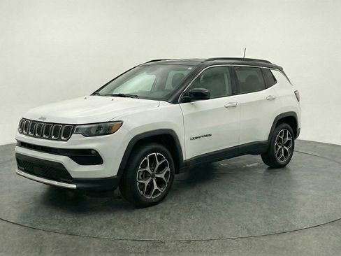 Used 2025 Jeep Compass Limited image 3