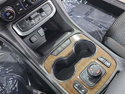 Certified 2023 GMC Acadia SLE w/ Driver Convenience Package image 22