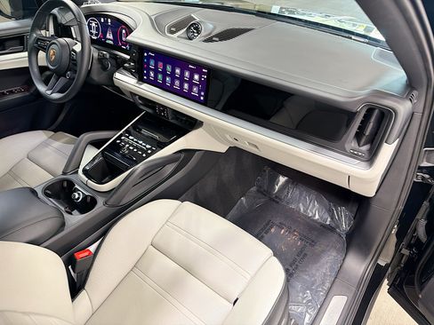 Certified 2025 Porsche Cayenne S AWD/4WD image 15