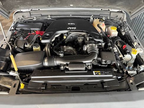 Used 2018 Jeep Wrangler Unlimited Sport S AWD/4WD image 28