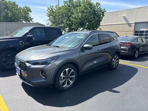 Certified 2023 Ford Escape Platinum w/ Premium Technology Package AWD/4WD image 3