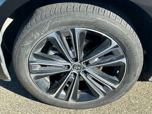 Used 2023 Toyota bZ4X AWD image 22