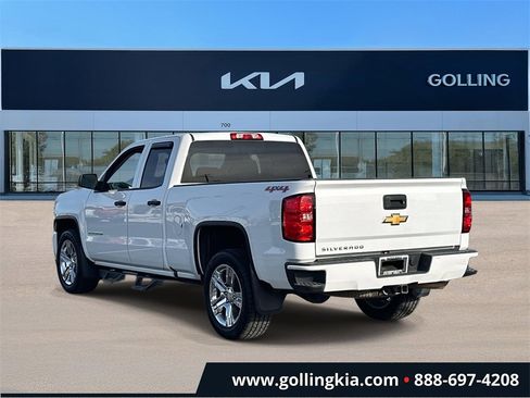 Used 2017 Chevrolet Silverado 1500 Custom w/ Custom Convenience Package image 4