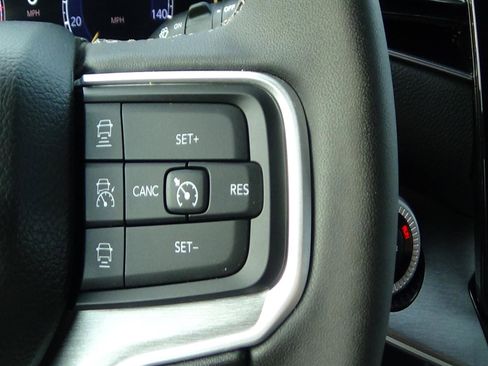 Certified 2025 Jeep Wagoneer L 4WD image 23