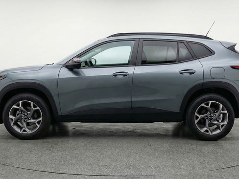 Used 2025 Chevrolet Trax LT image 5