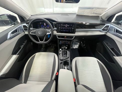 New 2025 Volkswagen Taos SE image 13