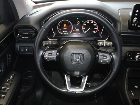 Used 2025 Honda Pilot Touring image 12