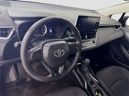 Used 2021 Toyota Corolla LE image 9