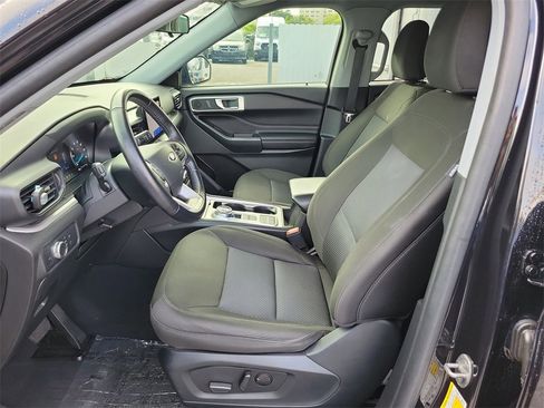 Used 2022 Ford Explorer XLT image 12