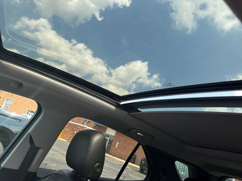 Used 2019 Chevrolet Equinox LT w/ Sun & Navigation Package FWD image 8