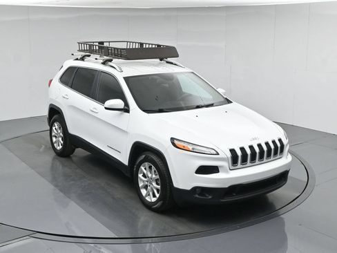 Used 2017 Jeep Cherokee Latitude FWD image 40