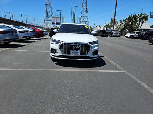 Used 2024 Audi Q3 2.0T Premium w/ Convenience Package AWD/4WD image 2