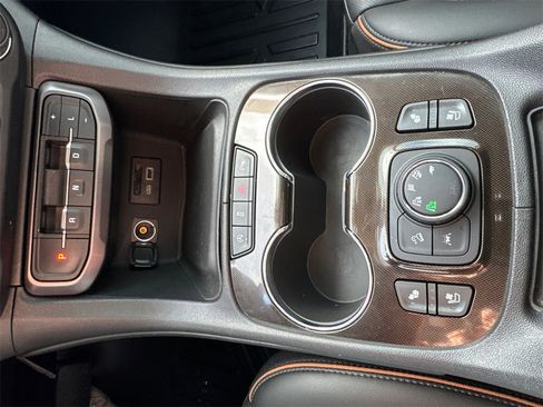 Used 2022 GMC Acadia AT4 w/ Technology Package image 31